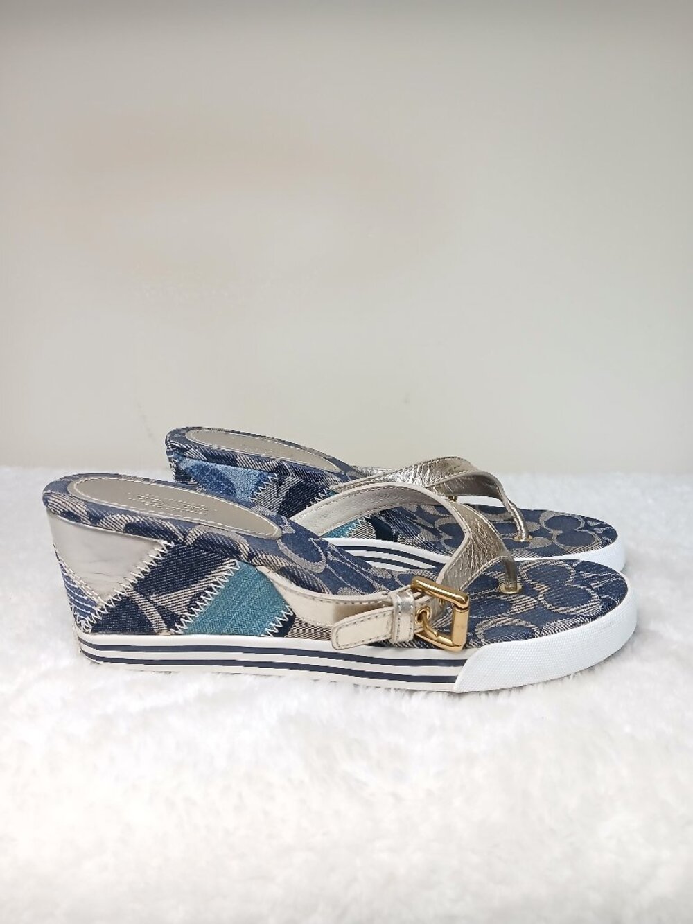 Coach Vintage Pristine Patchwork Signature Canvas Wedge Thong Sandals Size 8.5 - Picture 2 of 14
